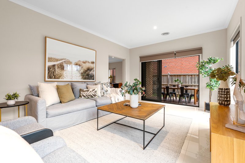 Photo - 164 Stanley Road, Keysborough VIC 3173 - Image 2