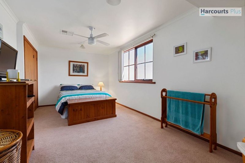 Photo - 164 The Cove Road, Hallett Cove SA 5158 - Image 14