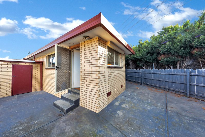 Photo - 1/64 Waratah Street, Thomastown VIC 3074 - Image 11