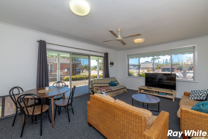 Photo - 1/64 Wharf Street, Tuncurry NSW 2428 - Image 2