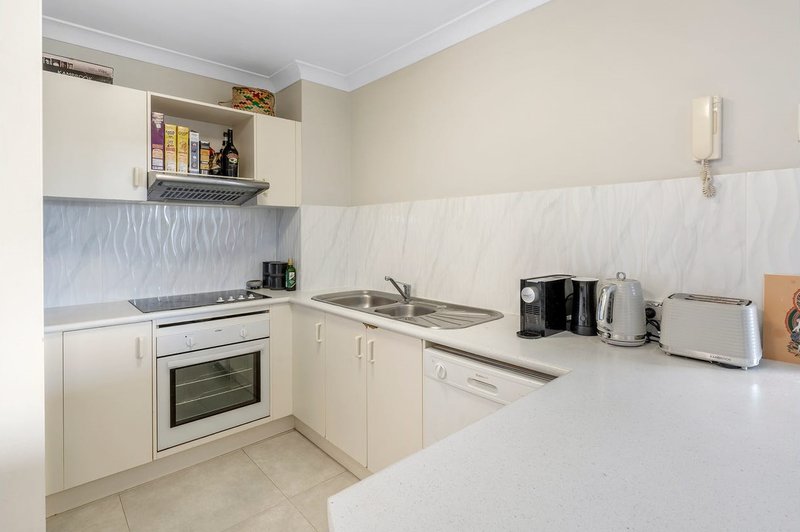 Photo - 16/45 Pohlman Street, Southport QLD 4215 - Image 4