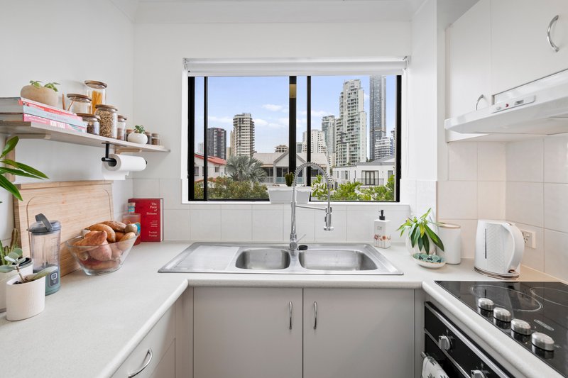 Photo - 16/48-54 Stanhill Drive, Surfers Paradise QLD 4217 - Image 9