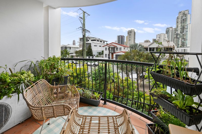 Photo - 16/48-54 Stanhill Drive, Surfers Paradise QLD 4217 - Image 12