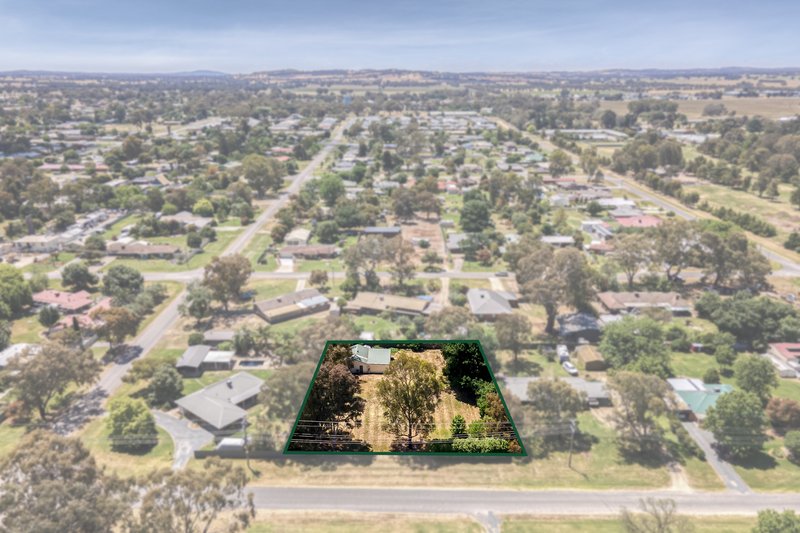 Photo - 165-167 Bank Street, Howlong NSW 2643 - Image 2