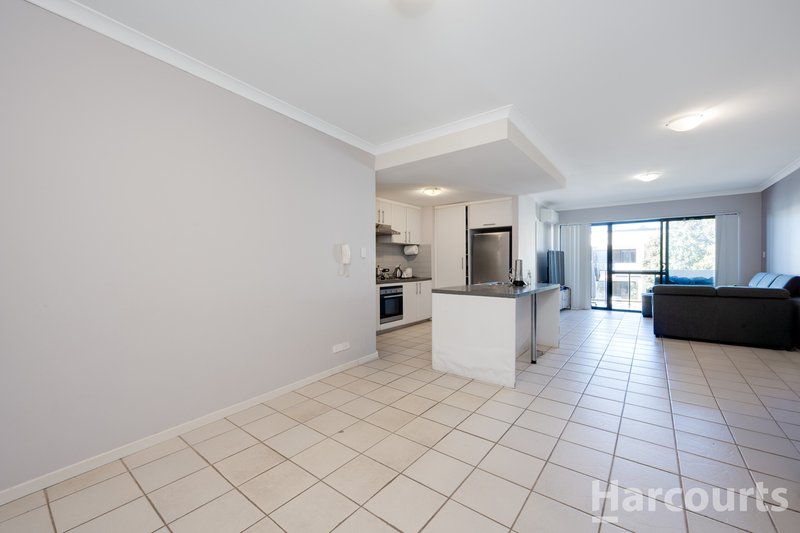 Photo - 16/5 Eastleigh Loop, Currambine WA 6028 - Image 5