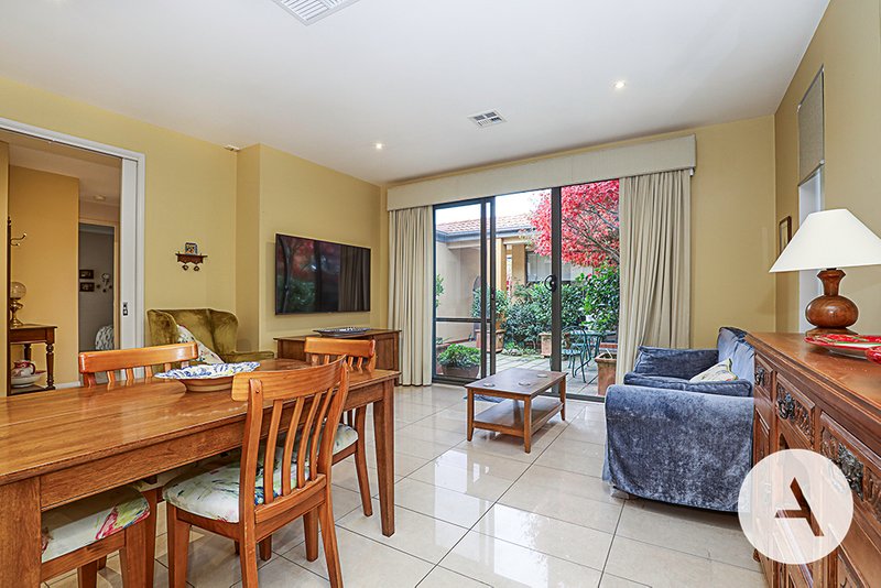 Photo - 16/5 Foxton Crescent, Fadden ACT 2904 - Image 3