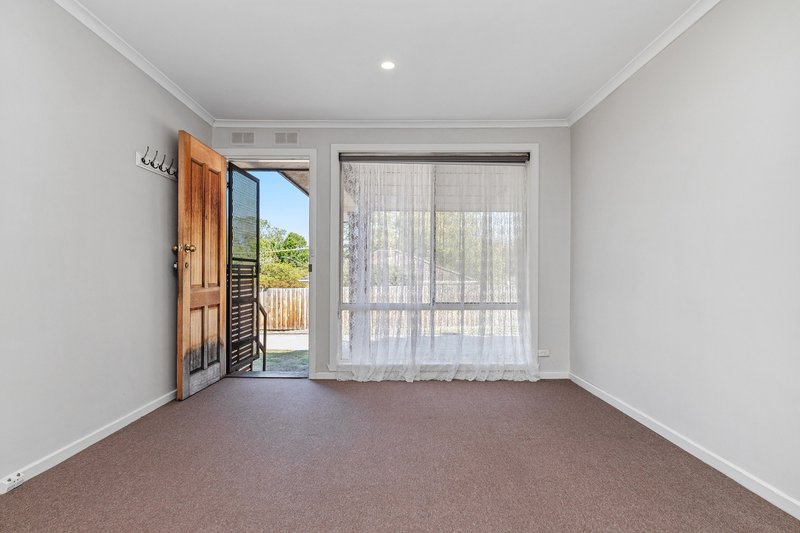 Photo - 1/65 Hewish Road, Croydon VIC 3136 - Image 2