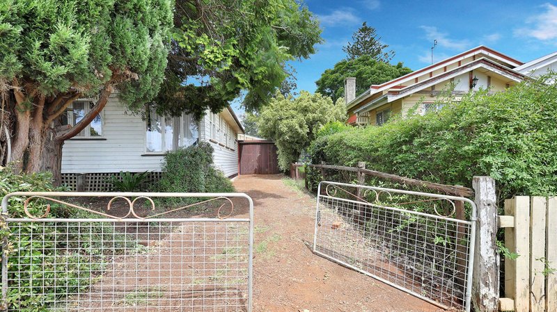 Photo - 165 Holberton Street, Newtown QLD 4350 - Image 2