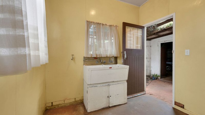 Photo - 165 Holberton Street, Newtown QLD 4350 - Image 12