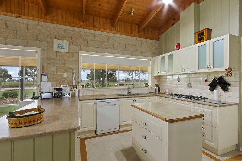 Photo - 165 Lake Victoria Road, Eagle Point VIC 3878 - Image 2