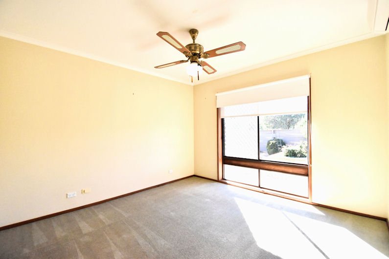 Photo - 165 Wirraway Drive, Deniliquin NSW 2710 - Image 4