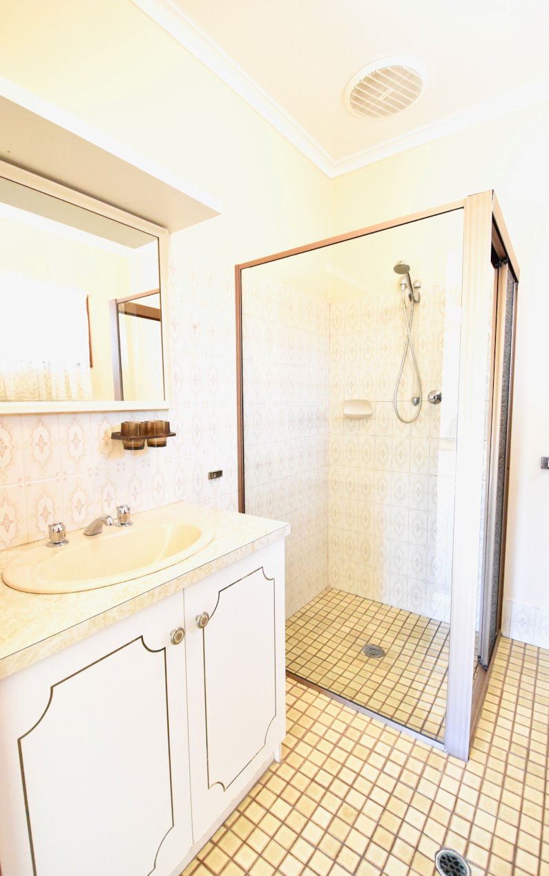 Photo - 165 Wirraway Drive, Deniliquin NSW 2710 - Image 5