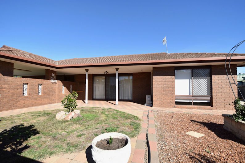 Photo - 165 Wirraway Drive, Deniliquin NSW 2710 - Image 9