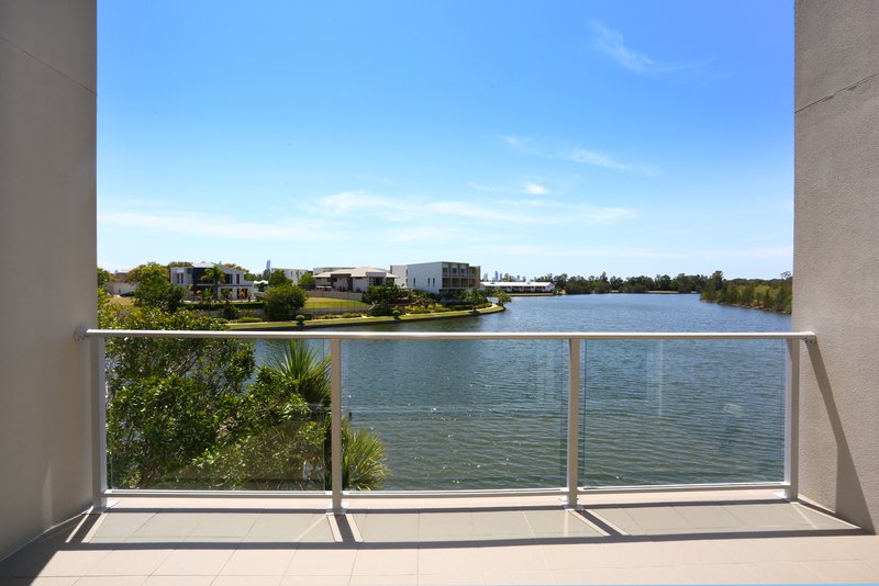 Photo - 16/5036 Emerald Island Drive, Carrara QLD 4211 - Image 2