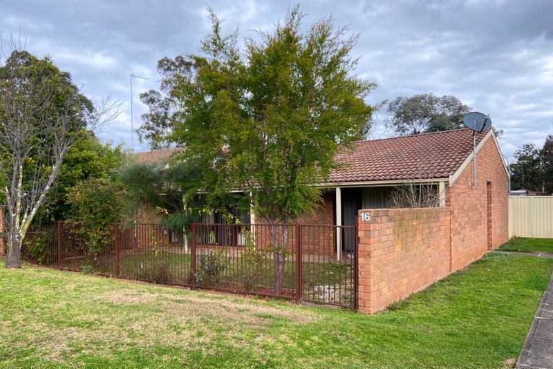 Photo - 16/56 Woodhouse Drive, Ambarvale NSW 2560 - Image 1