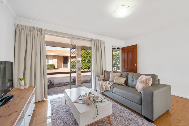 Photo - 16/6-8 Pinewood Avenue, Kardinya WA 6163 - Image 1