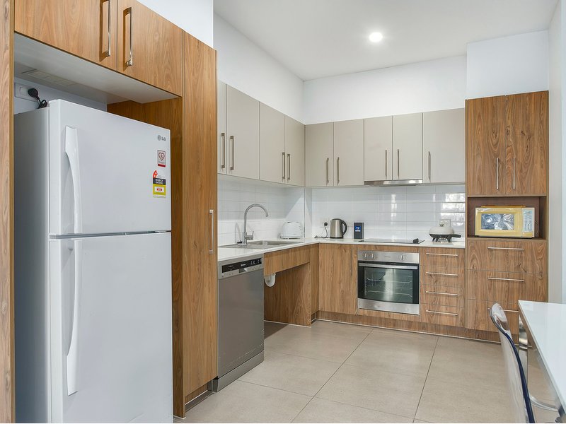 Photo - 1/66 Broughton Road, Kedron QLD 4031 - Image 3