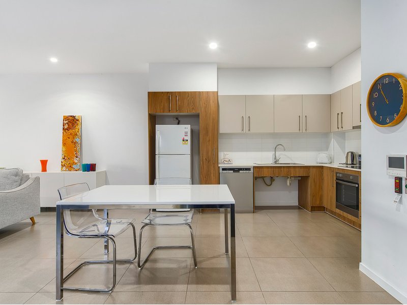 Photo - 1/66 Broughton Road, Kedron QLD 4031 - Image 4