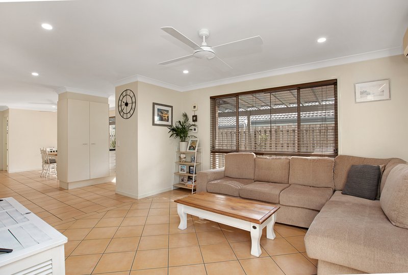 Photo - 166 Greenacre Drive, Arundel QLD 4214 - Image 5