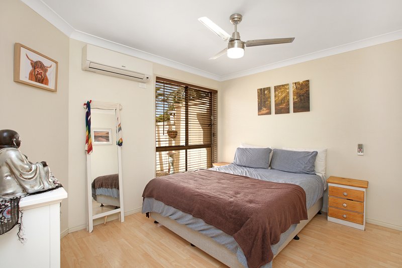 Photo - 166 Greenacre Drive, Arundel QLD 4214 - Image 8