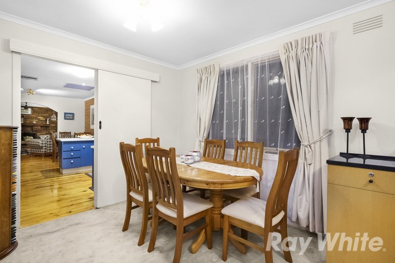 Photo - 166 Haverbrack Drive, Mulgrave VIC 3170 - Image 3