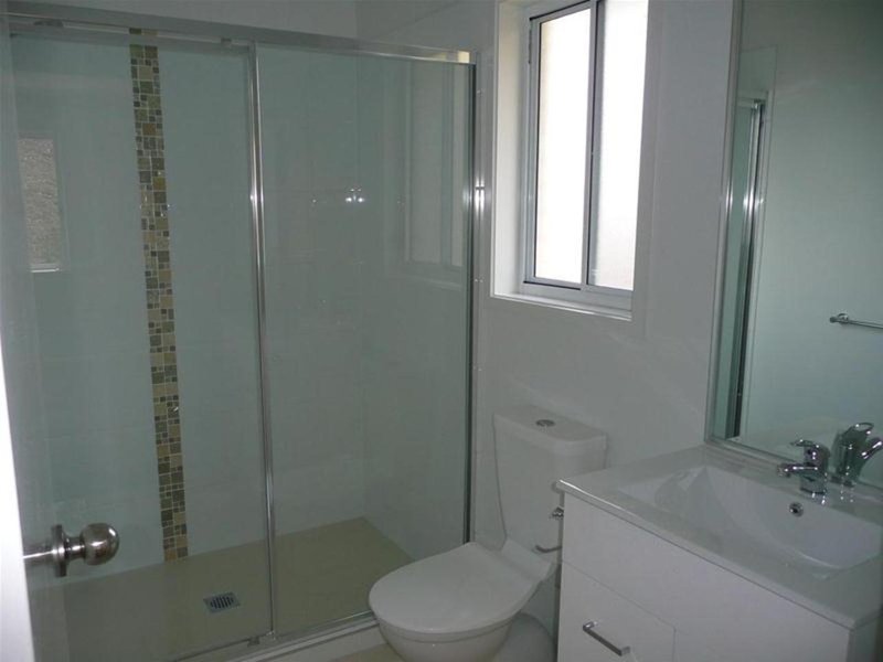 Photo - 1/66 Hawkesbury Avenue, Pacific Pines QLD 4211 - Image 8
