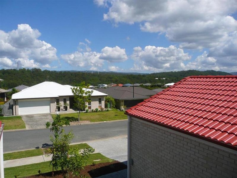 Photo - 1/66 Hawkesbury Avenue, Pacific Pines QLD 4211 - Image 12