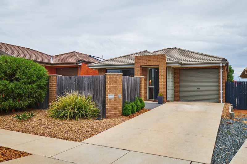 166 Macfarlane Burnet Avenue, Macgregor ACT 2615