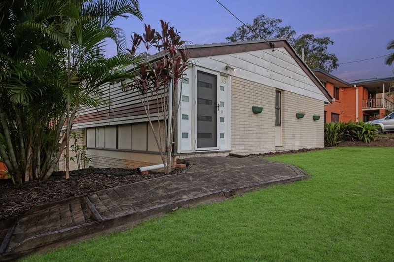 Photo - 166 Patricks Road, Ferny Hills QLD 4055 - Image 6