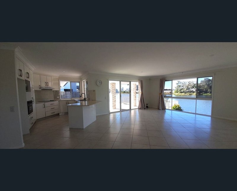 Photo - 166 Port Jackson Boulevard, Clear Island Waters QLD 4226 - Image 2