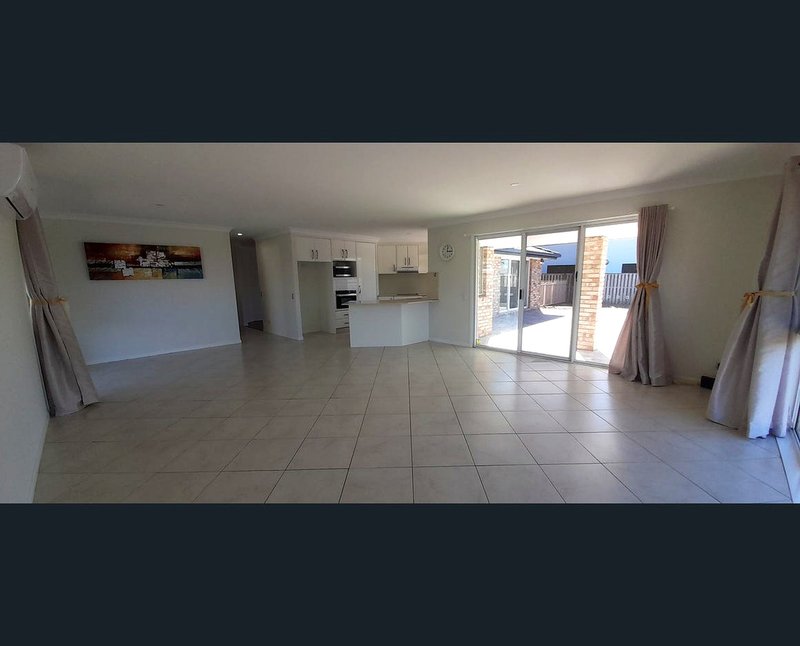 Photo - 166 Port Jackson Boulevard, Clear Island Waters QLD 4226 - Image 3