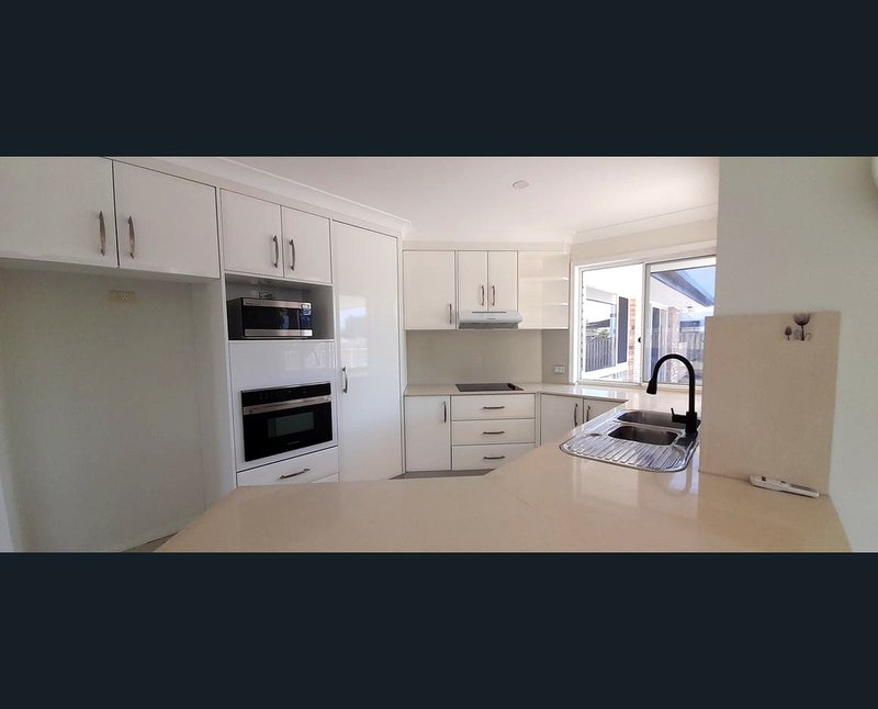 Photo - 166 Port Jackson Boulevard, Clear Island Waters QLD 4226 - Image 8