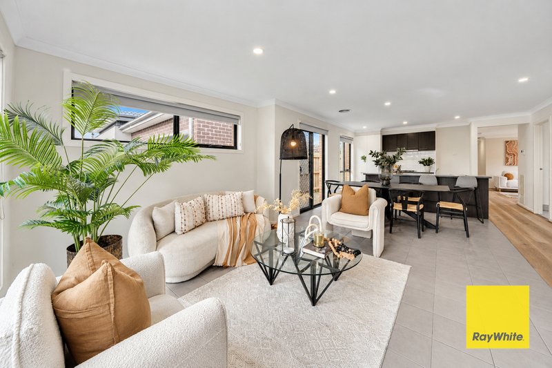 Photo - 166 Riversdale Drive, Tarneit VIC 3029 - Image 3