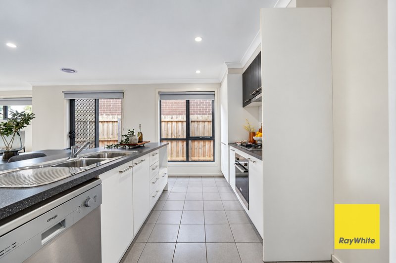 Photo - 166 Riversdale Drive, Tarneit VIC 3029 - Image 5