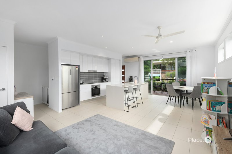 Photo - 1/66 Skew Street, Sherwood QLD 4075 - Image 5