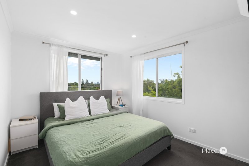 Photo - 1/66 Skew Street, Sherwood QLD 4075 - Image 8