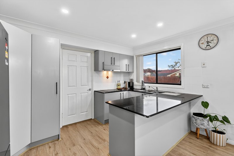Photo - 1/67 Canterbury Road, Glenfield NSW 2167 - Image 4