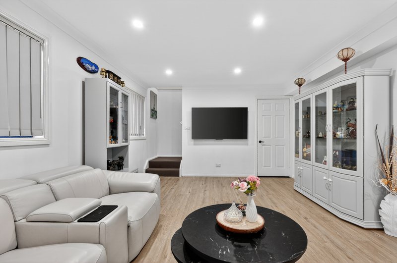 Photo - 1/67 Canterbury Road, Glenfield NSW 2167 - Image 6