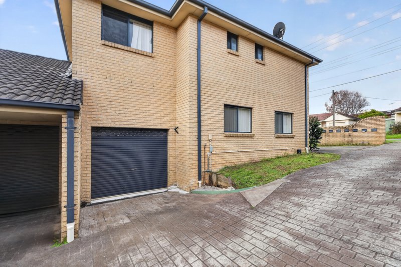 Photo - 1/67 Canterbury Road, Glenfield NSW 2167 - Image 21