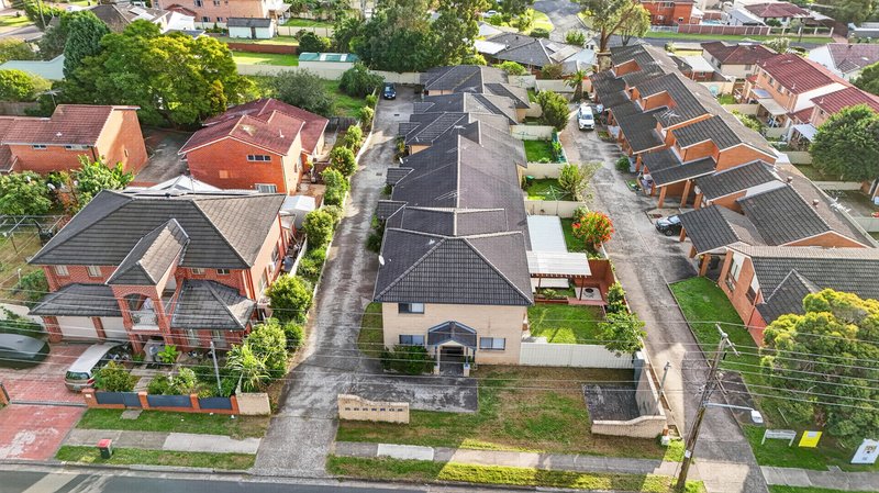 Photo - 1/67 Canterbury Road, Glenfield NSW 2167 - Image 23