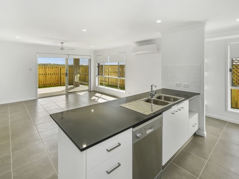 Photo - 167 Fernbrooke Boulevard, Redbank Plains QLD 4301 - Image 2