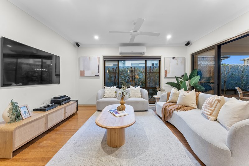 Photo - 167 Nicklaus Parade, North Lakes QLD 4509 - Image 14