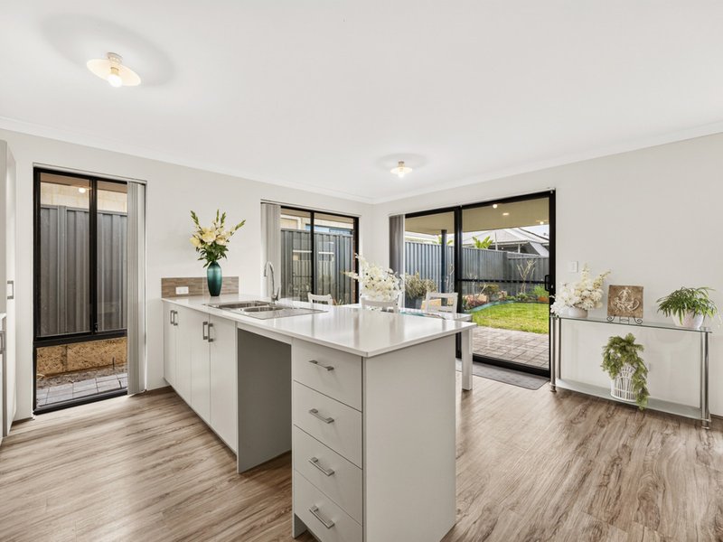Photo - 167 Strinesdale Boulevard, Aveley WA 6069 - Image 2