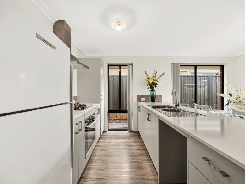 Photo - 167 Strinesdale Boulevard, Aveley WA 6069 - Image 3
