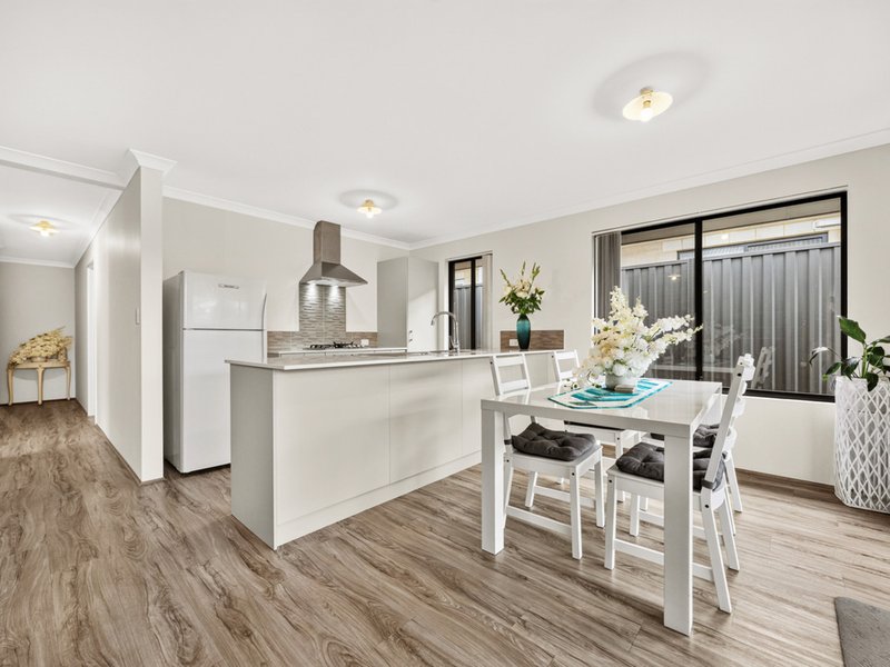 Photo - 167 Strinesdale Boulevard, Aveley WA 6069 - Image 5