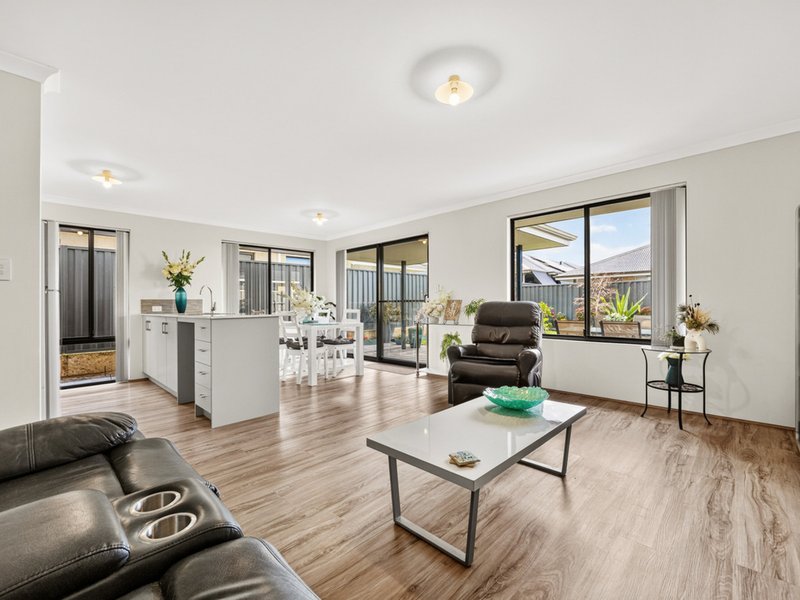 Photo - 167 Strinesdale Boulevard, Aveley WA 6069 - Image 7