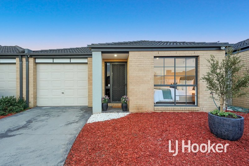 Photo - 16/7 Syme Road, Pakenham VIC 3810 - Image 2