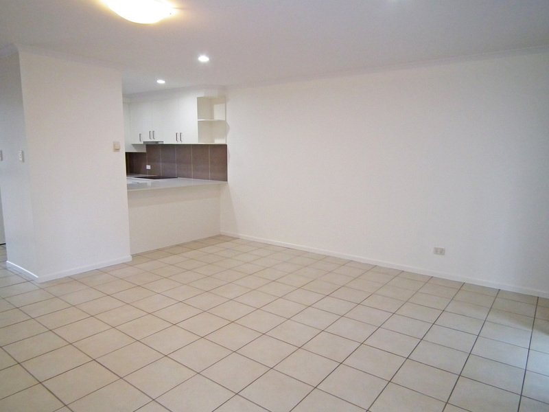Photo - 1/67 Wallace Street, Chermside QLD 4032 - Image 3