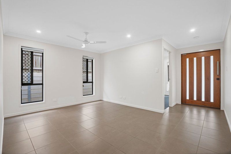 Photo - 167 Woodline Drive, Spring Mountain QLD 4300 - Image 4