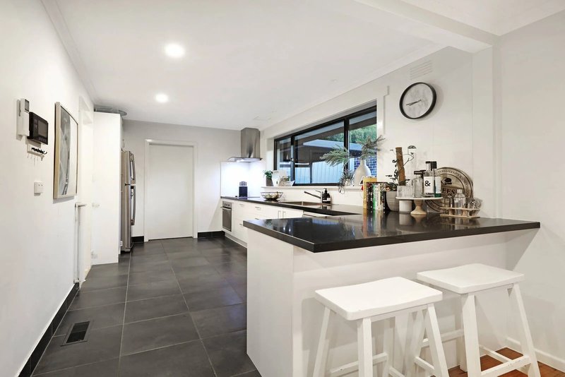 Photo - 1/677 Warrigal Road, Bentleigh East VIC 3165 - Image 3
